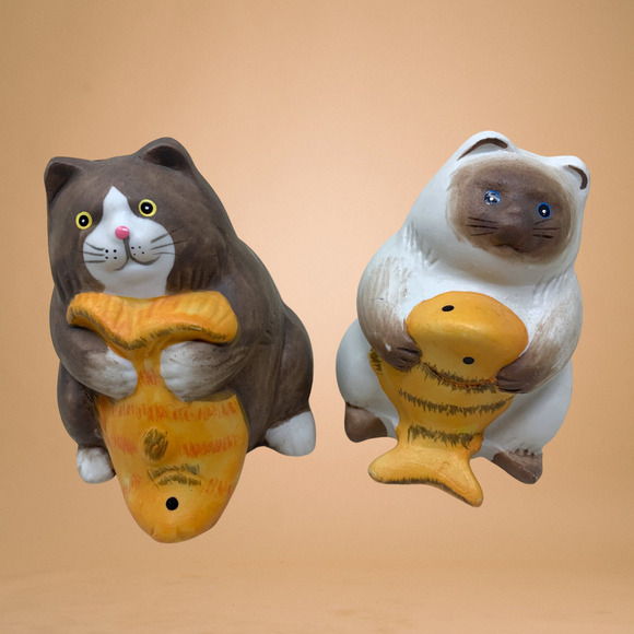 NEW Pottery Kitty Cat Salt & Pepper Shaker Set with Fishes Siamese Tuxedo Chunky - Picture 1 of 5
